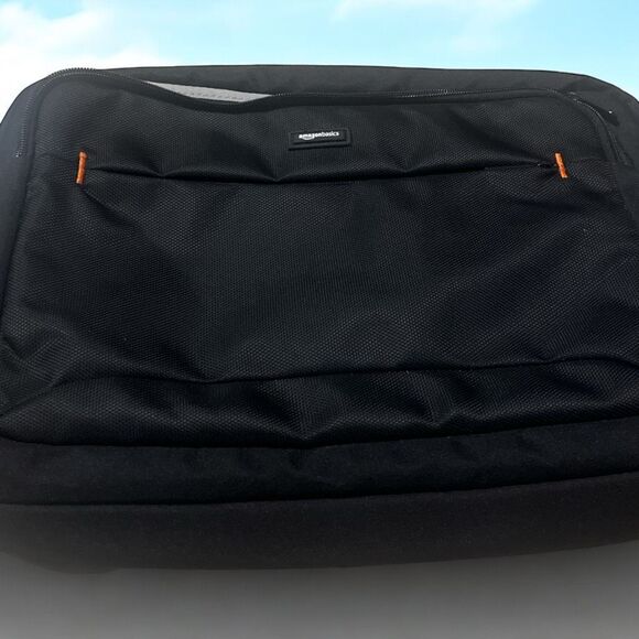 Amazon Basics Laptop Computer and Tablet Shoulder Bag Carrying Black Case - Picture 2 of 3